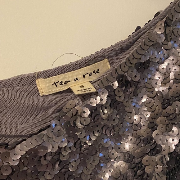 Silver sequin party dress with one sleeve - Picture 4 of 7
